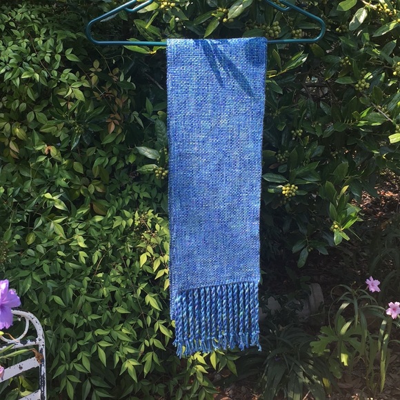 NWOT Handmade woven ocean blue scarf soft acrylic - Picture 3 of 8
